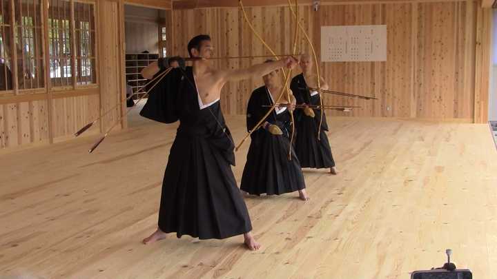 弓道的护胸为什么没有全方位覆盖心脏?