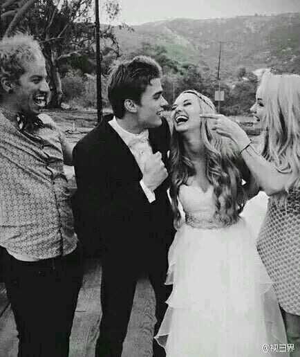 有哪些照片不帅但动态超帅的男明星? - 知乎