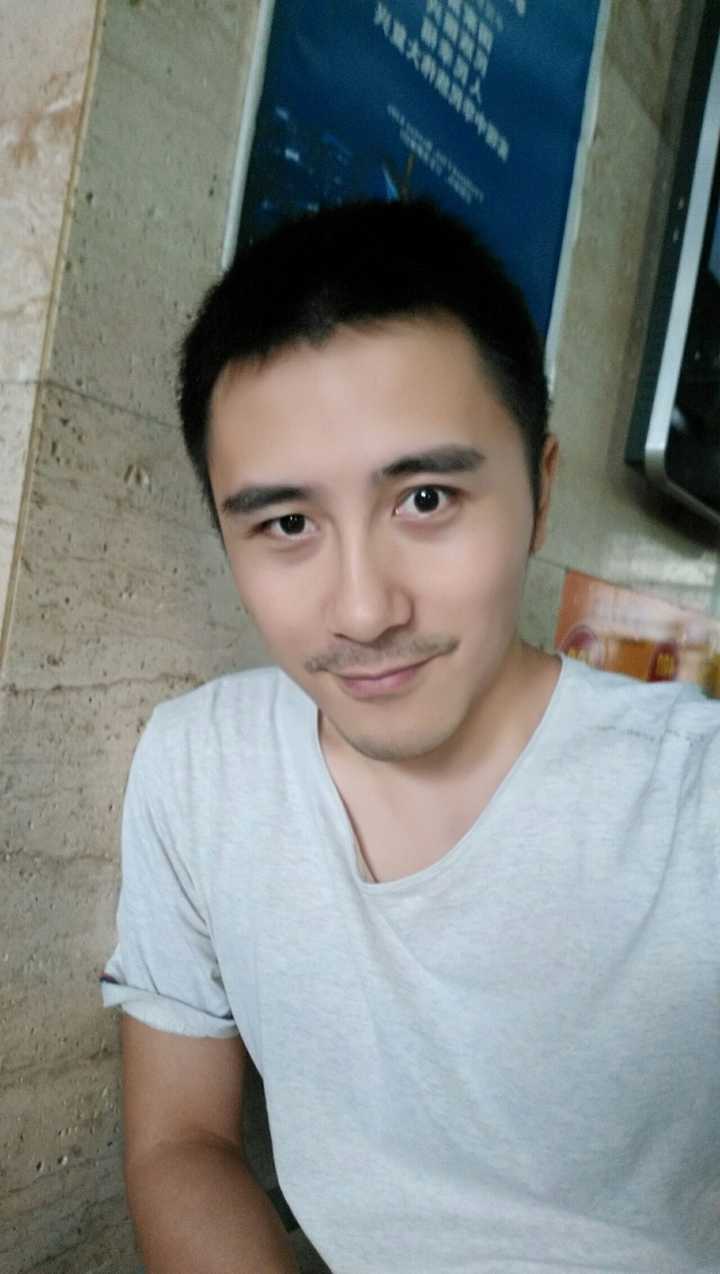 怎样自拍才像直男?