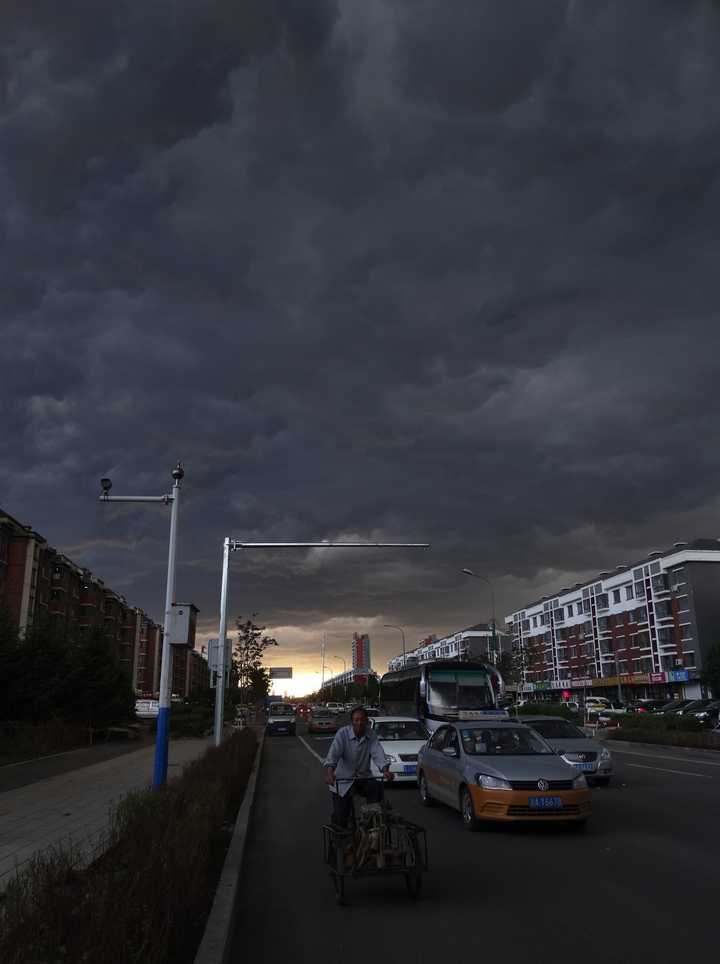 黑云压城的照片怎样后期更能体现视觉效果?