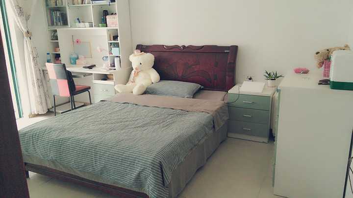 这样的出租屋怎么布置比较温馨,女生?