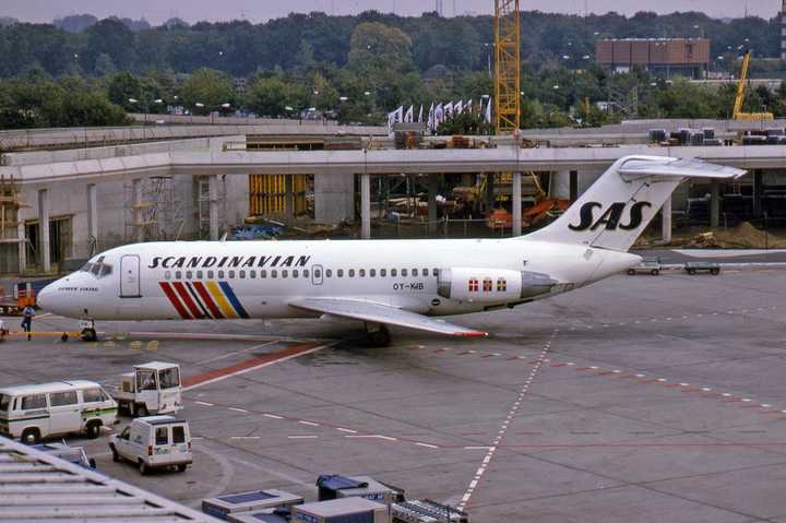 北欧航空的一架麦道dc-9执飞的,当时的挪威国王奥拉夫五世也在飞机上