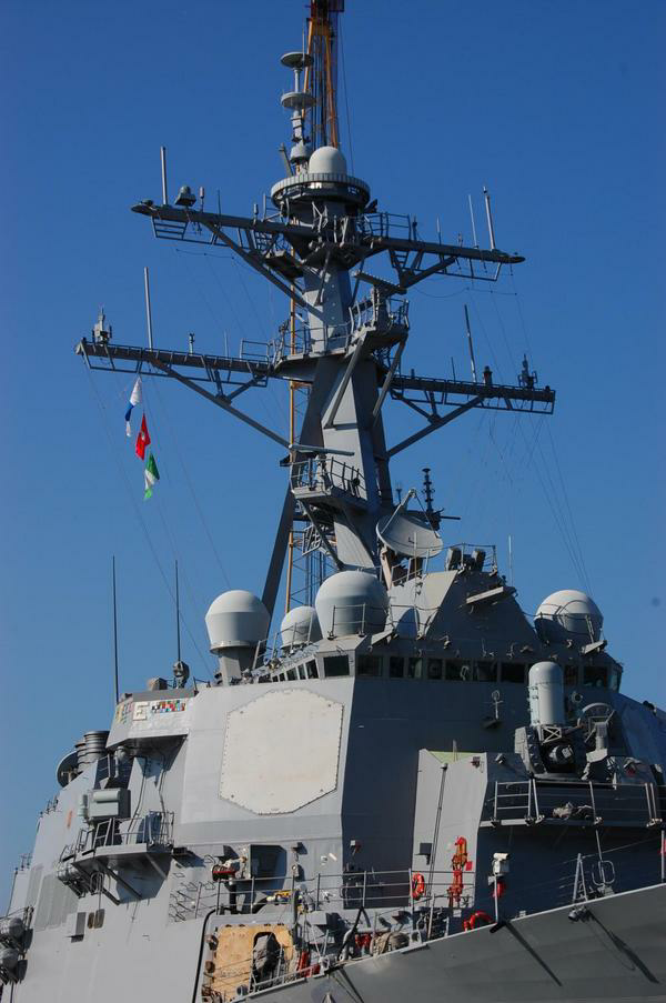 军舰用的格子桅,立竿单桅,一体化隐身桅杆那种最好?