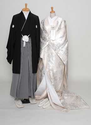 日本建筑艺术,工艺品中有大量的黑色的运用,而中国运用黑色的不多