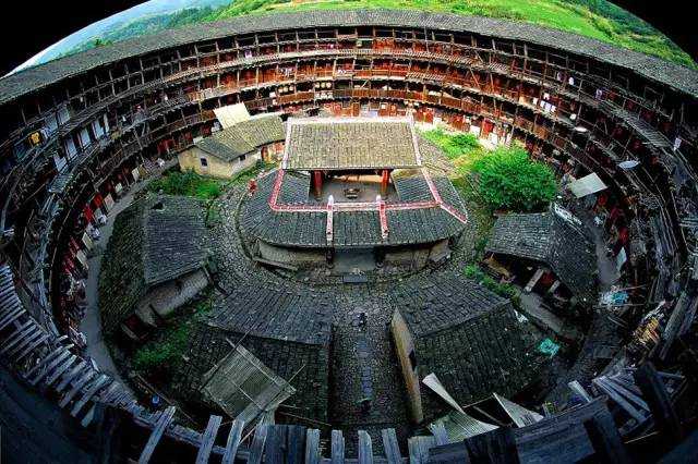 去福建土楼玩,有什么路线和客栈推荐?