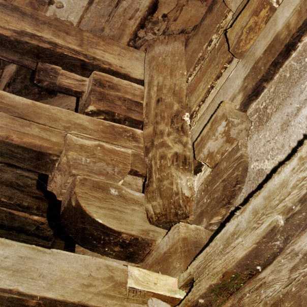 具体可看独乐寺观音阁的叉柱造实例.