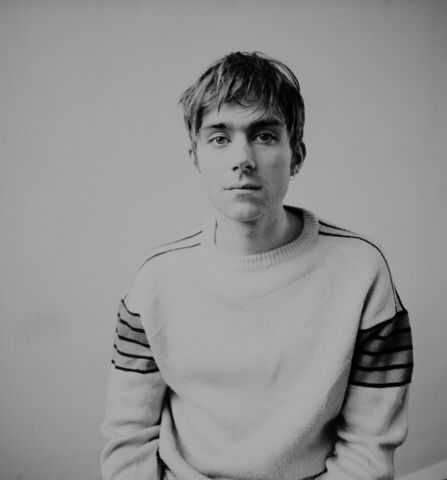 英国乐队blur主唱damon albarn 年轻时美的不要不要的 根正苗红的好