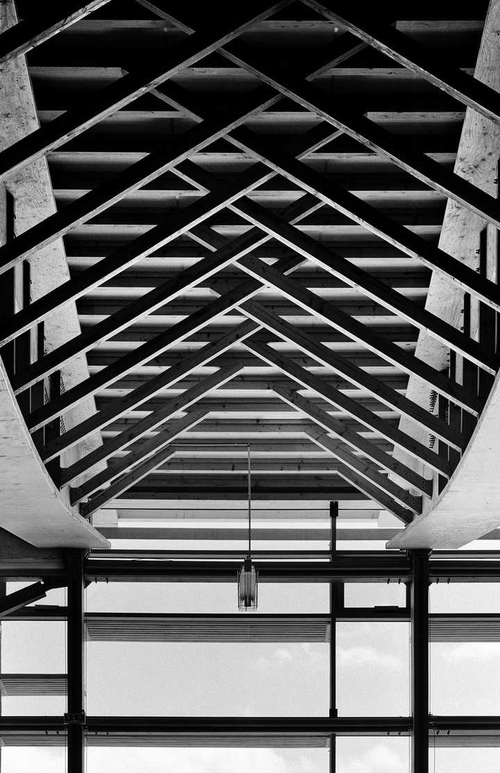 中国古代木结构建筑流传至今仍保存完好,但几乎没听说过现代木结构