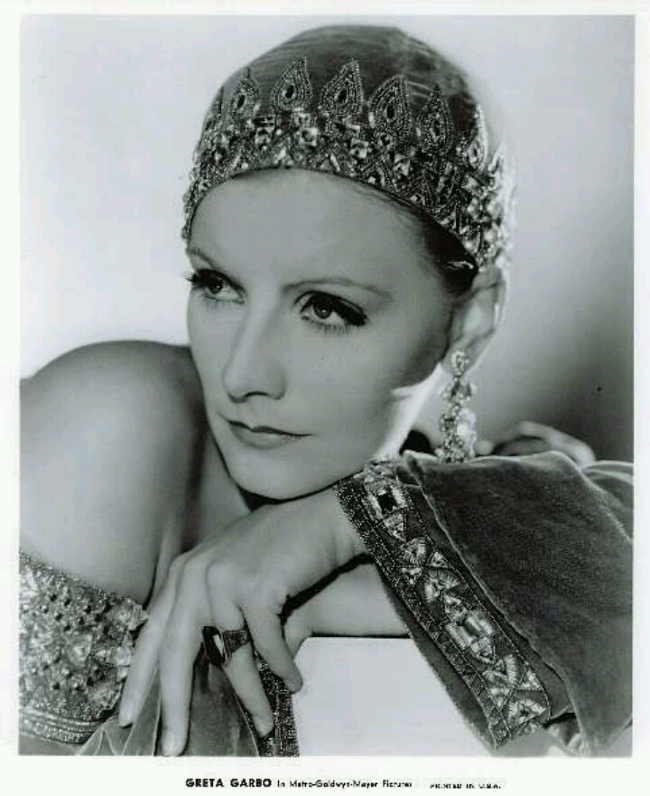 描述1917年德国的女间谍玛塔哈丽, 她