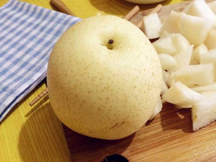 如何煮一碗好吃的冰糖雪梨汤?