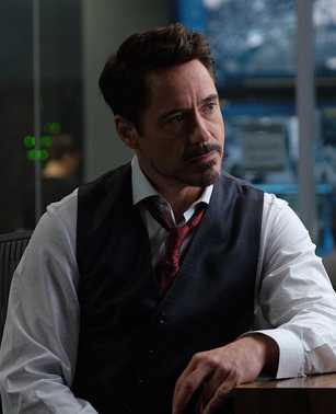 在《美国队长2》中挫败了渗入神盾局的九头蛇的阴谋,结局时