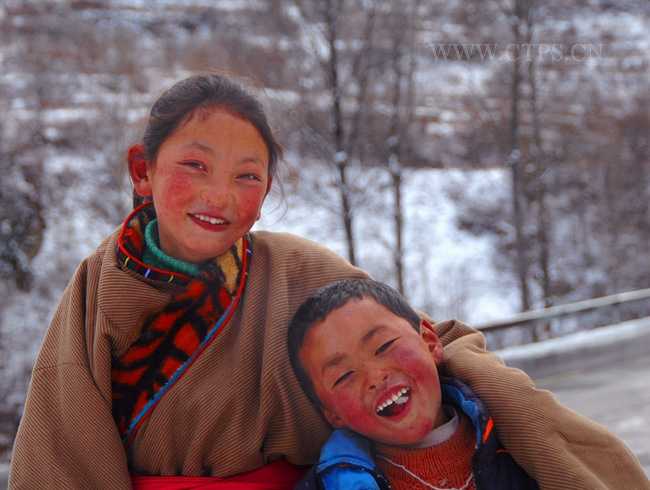 還有注意臉部保養,登雪山之類的,臉上容易出現高原紅.