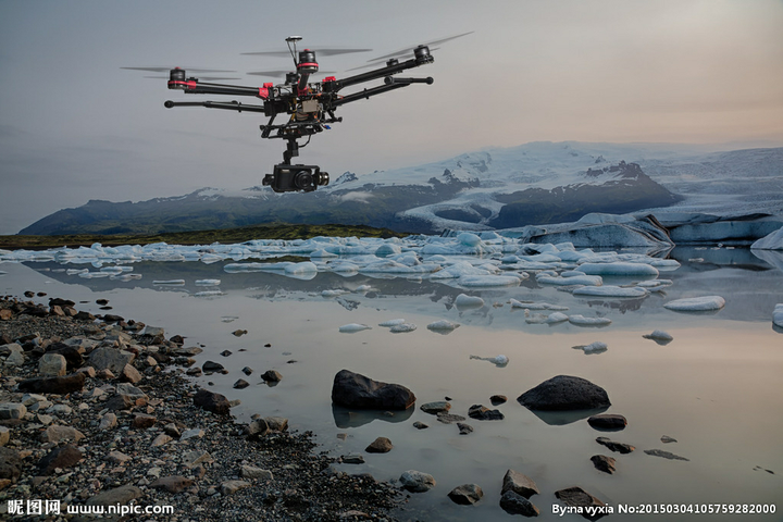 单轴无人机,如图此类,传统直升机类型的升降系统也同样划归为此类.