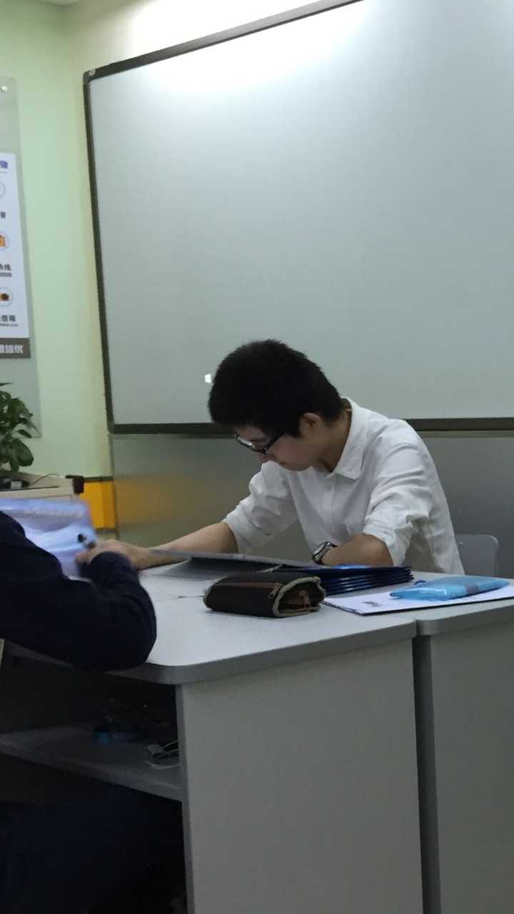 有一个帅帅的老师是一种怎样的体验?