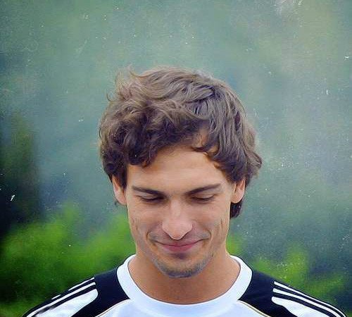 队长则是 马茨·我不是卖羊肉串的·也不是奥兰多·胡梅尔斯: 年轻