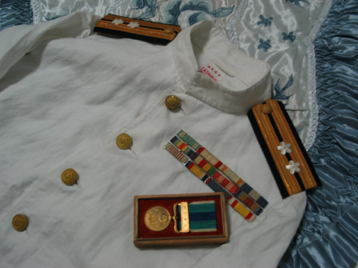 二战日本军装左胸上的彩色马赛克代表什么意思?