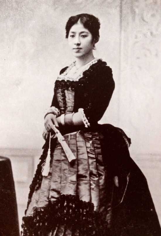 日本政治家贪污现象很少 但为什么还有不少包养情妇 有谁知道这方面资料 再问一下安倍晋三有情妇吗 文嘉的回答