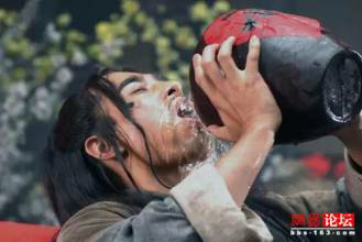 即理论上一个正常人喝白酒在伤的身体能用喝酒挣得钱治好,这样怎么