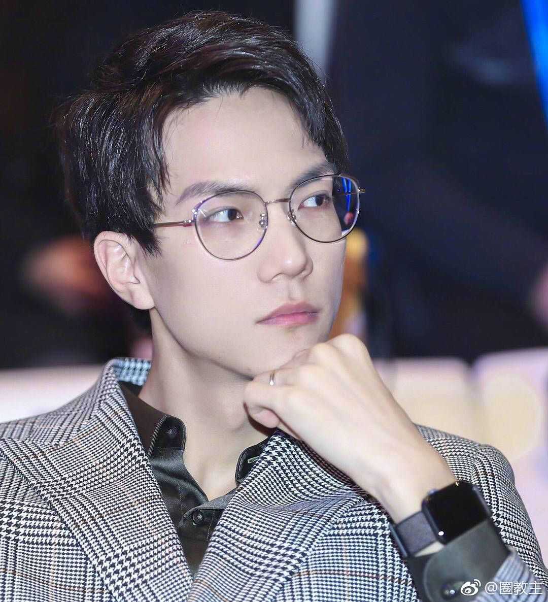 跳高运动员王宇真的挺帅啊   显示全部