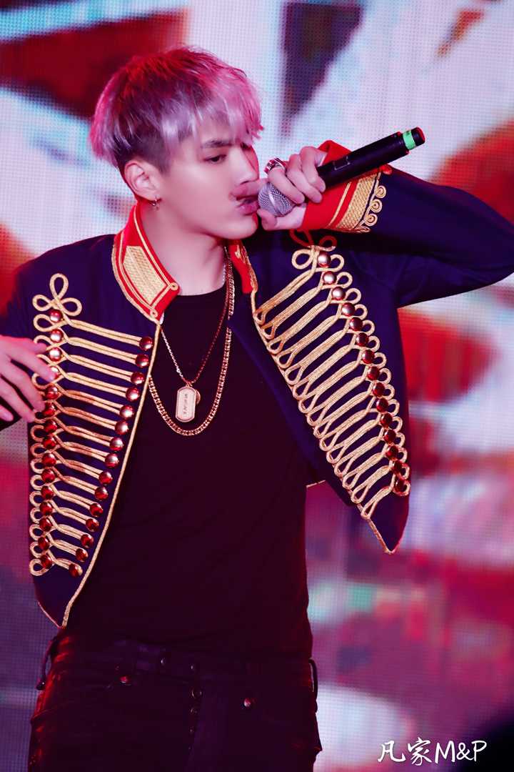 吴亦凡跟exo的kris是一个人吗?为什么差这么多?