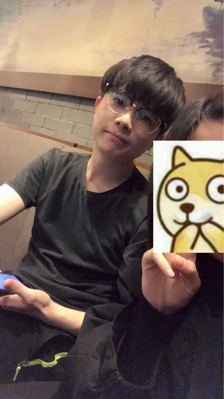 忍不住自己来了一发 一直都坚称自己有一米七