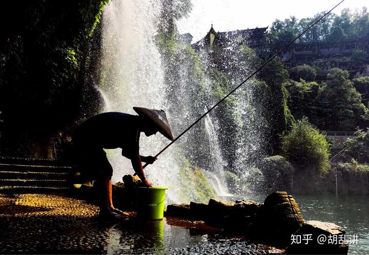 在芙蓉鎮遇到 釣魚老翁