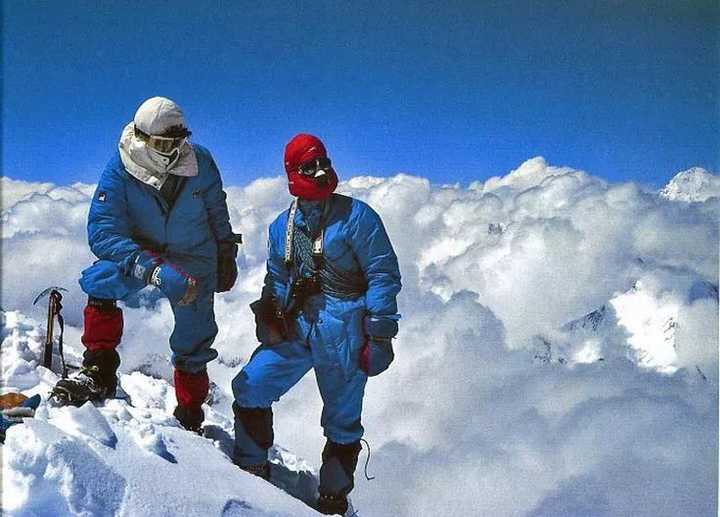 登山者把目光投向了高大的喜馬拉雅山脈,首次向8000米級山峰發起攀登