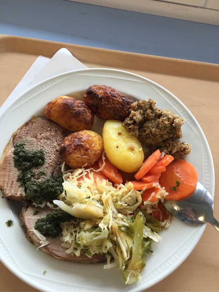 国外大学食堂是什么样子的?