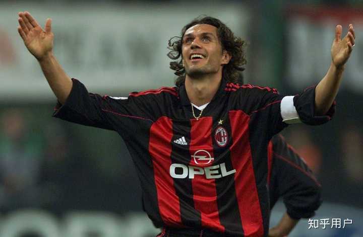 4号贝肯鲍尔 皇帝曾经在1966年,1970年两届世界杯上穿过4号