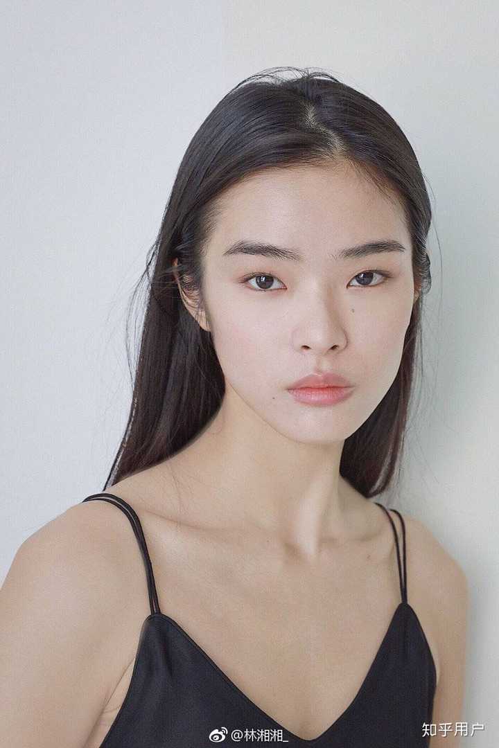 而这堆国模里有两个还是蛮漂亮的, 一个是林湘湘