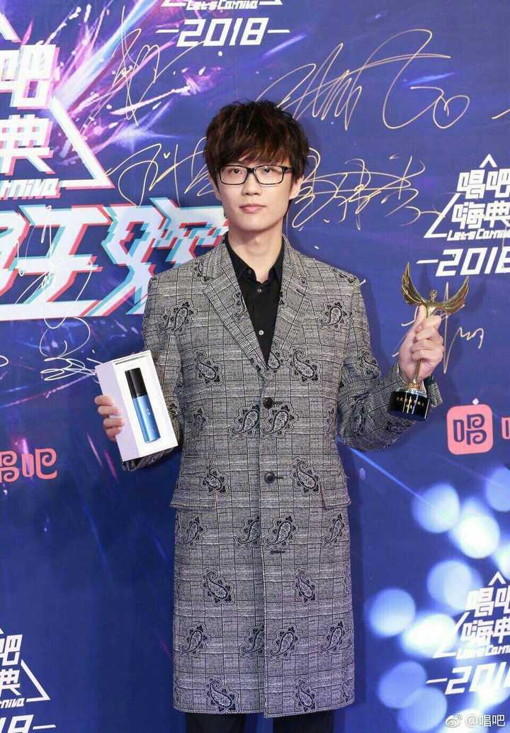 许嵩最佳歌手简谱_乐评 十年许嵩, 最佳歌手 更是有为青年