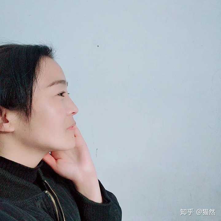 我和老妈的侧脸 答主是个女孩子 朋友都说 老妈长的比自己好看  难过