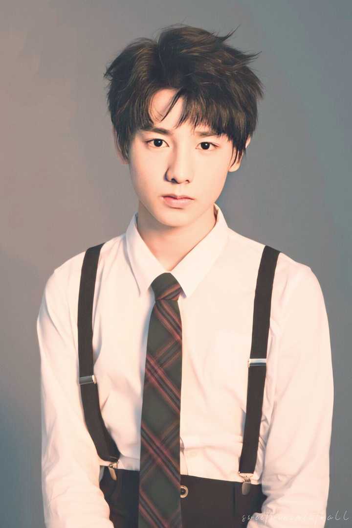 郑煜炜,04年的,马上15岁 他们二团很可能是个大团,唯一确定了的就只有