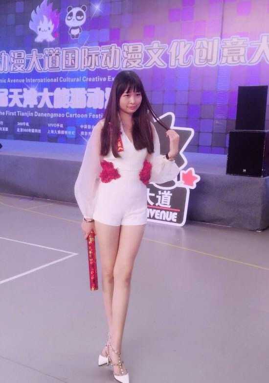 珠海的石淑仪,她出生于2002年,身高已经有178cm,腿长115cm.