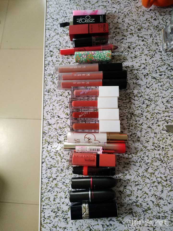 对于一个大部分口红是平价的妹子,我发现很多东西确实是贵的好呐.