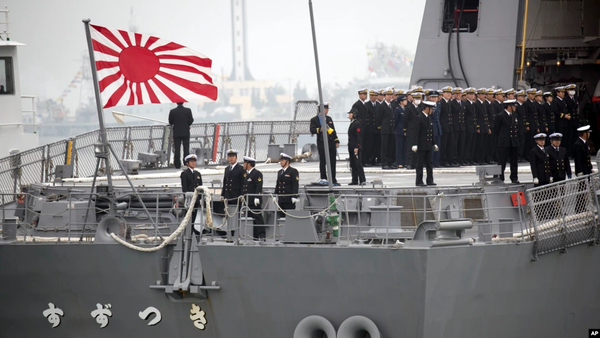 日本军舰拟挂「旭日旗」驶入釜山港，韩国防部回应「国际惯例」，韩方是否会为「改善关系」而应允？如何评价？