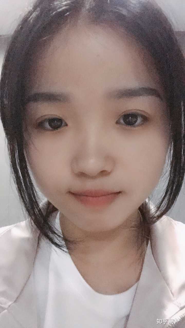 鼻梁塌的女生真的很丑吗?