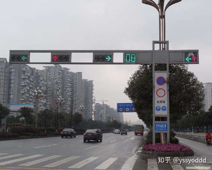 直行绿灯有自行车标志请问我闯红灯了吗