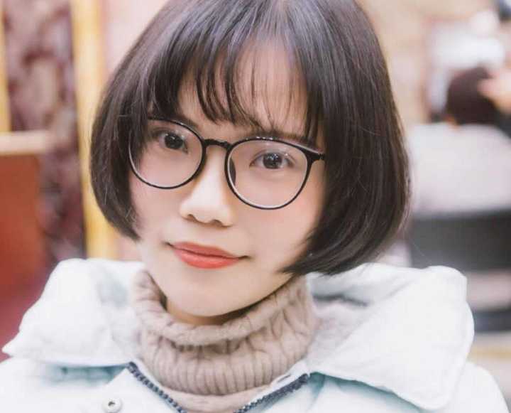 单眼近视怎么配眼镜?