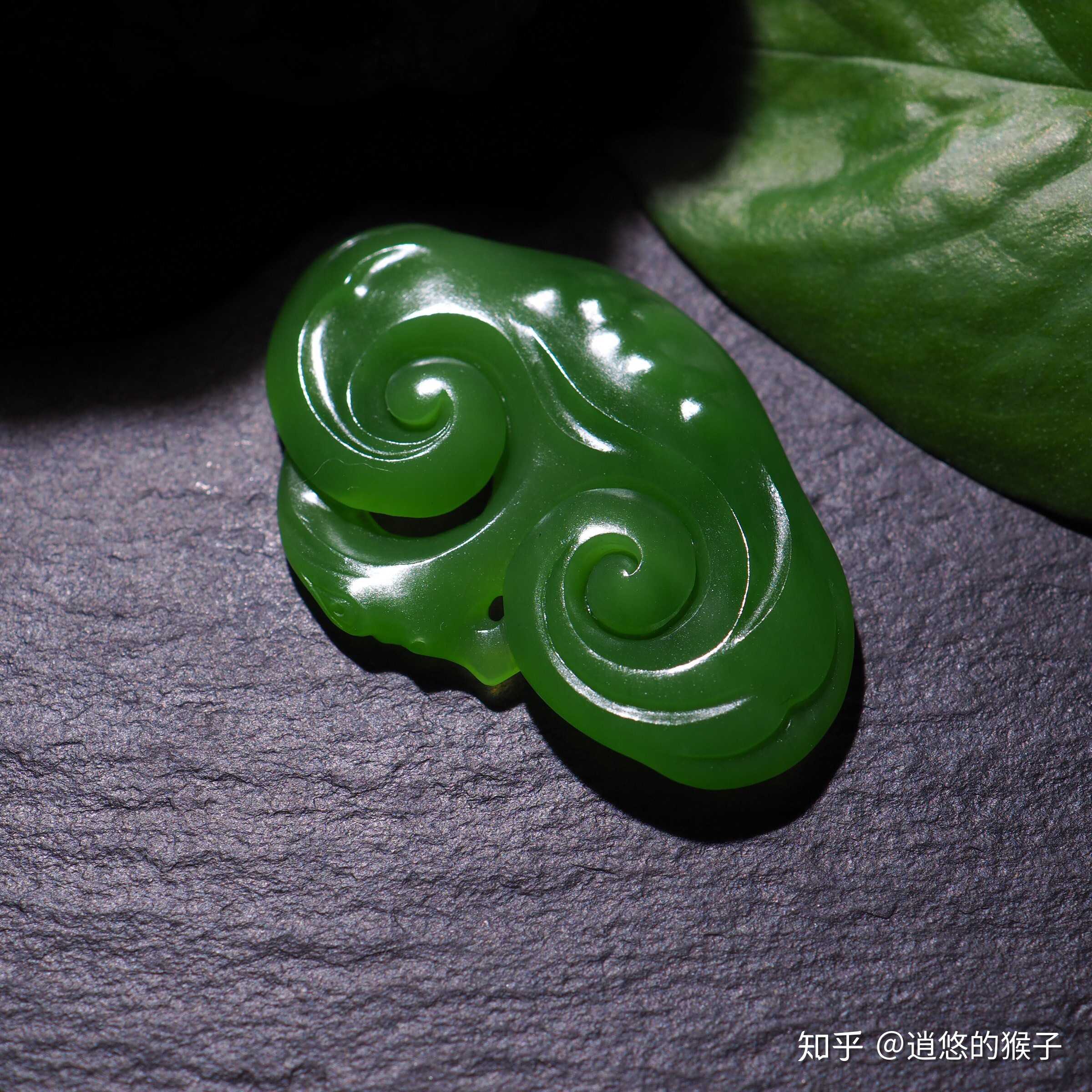 阳绿灵芝挂件,玉质细腻,油润,雕工精致,无黑点,完美无瑕疵