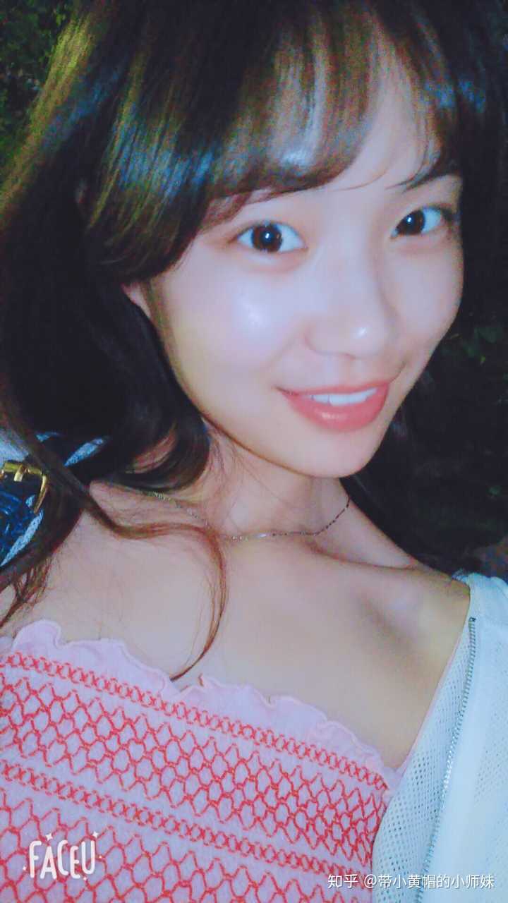 大板牙的女生怎么笑起来才好看呢?很难过?