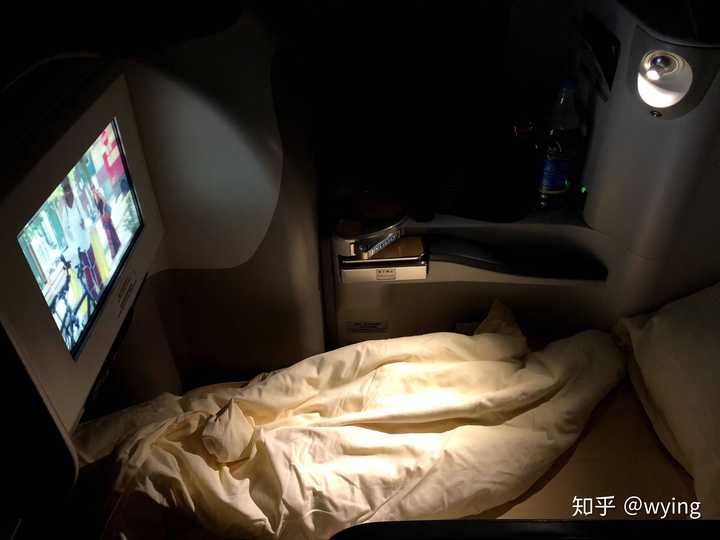 跨洋飞行经济舱太累了,有卧铺飞机吗?