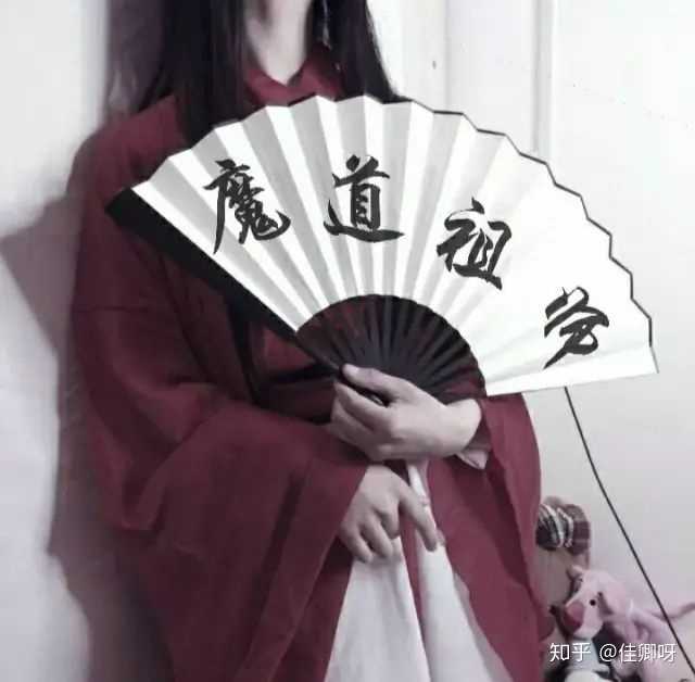 好看头像真人女扇子图片