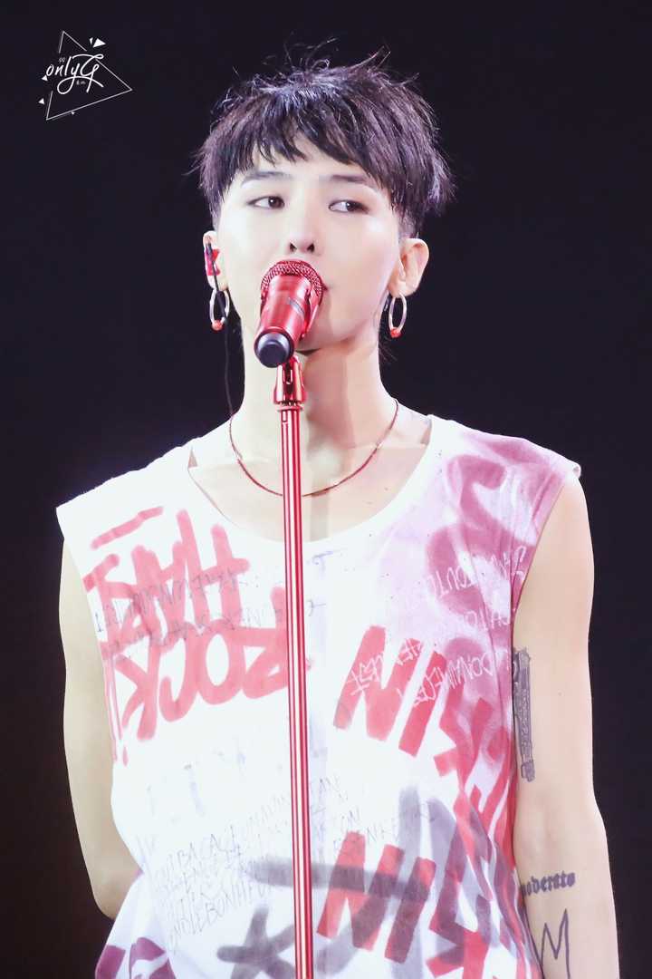 大家有没有权志龙好看的照片,我要收集,可以做壁纸的那种?