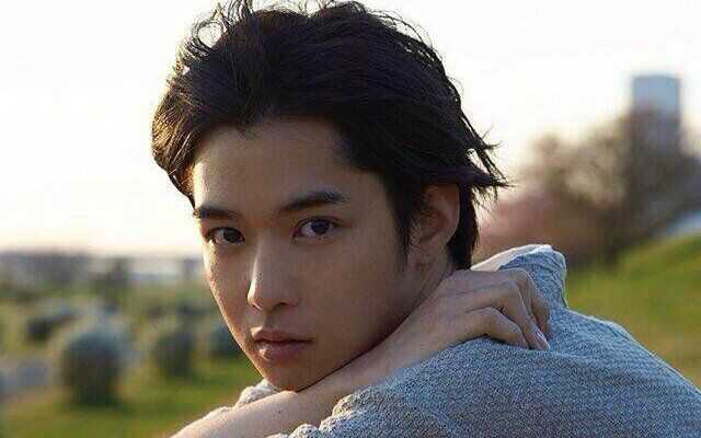 有哪些有美人尖的男明星?