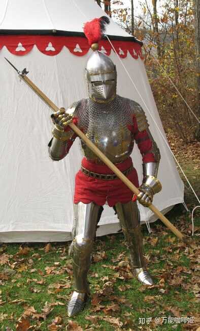 现实中的长柄战锤,下面一张图还有单手战锤.