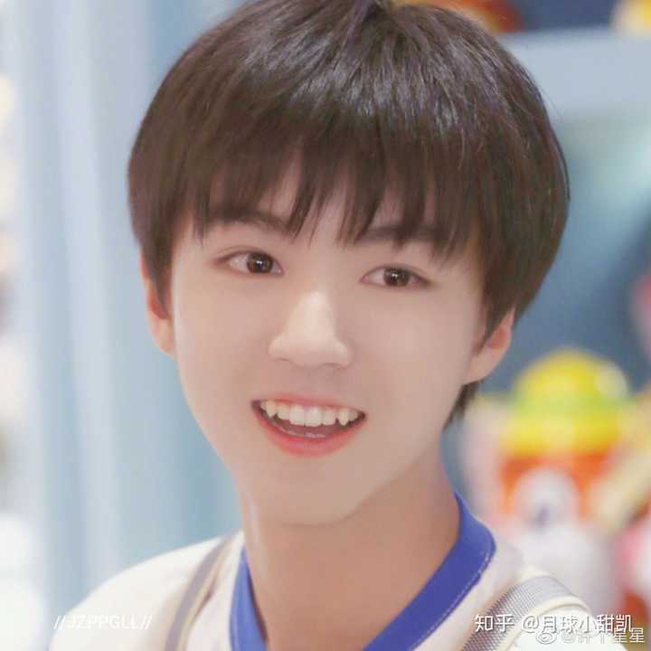 王俊凯牙为啥是歪的呢?