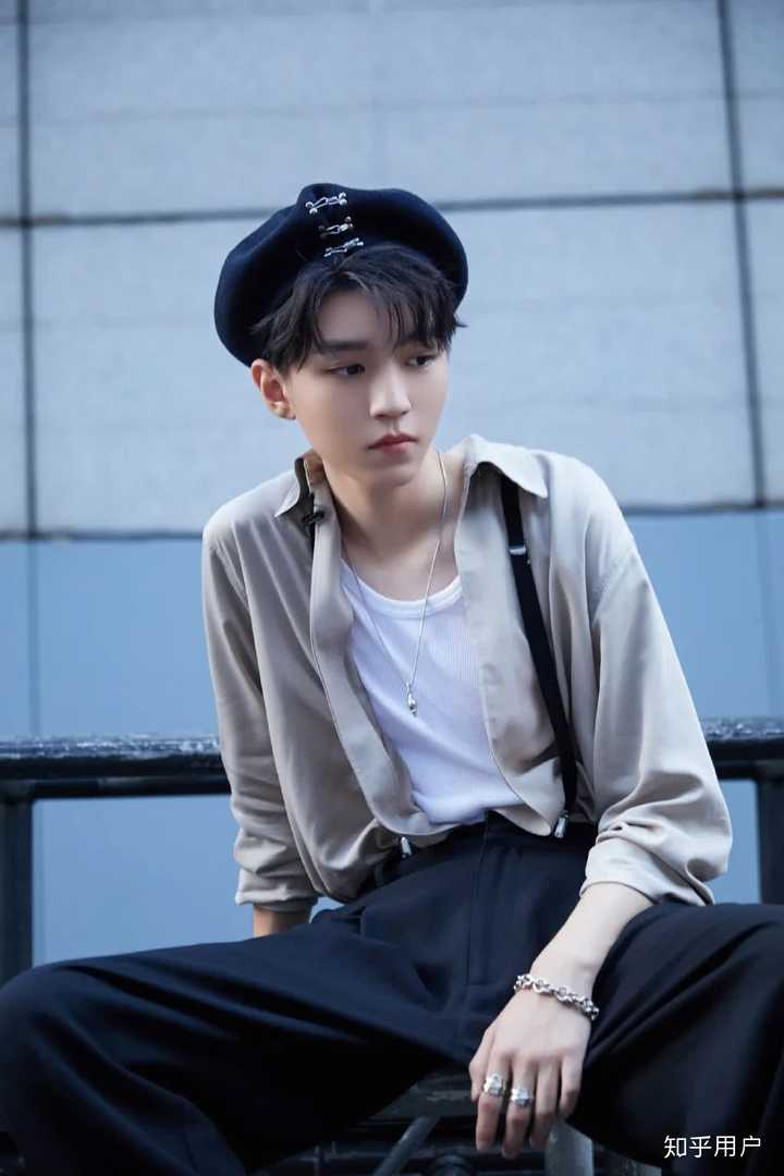 有没有王俊凯无水印的全面屏壁纸咧？ - 知乎
