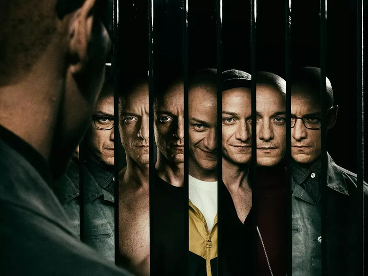 关于人格分裂的电影,一伙女孩被一个人格分裂患者绑架到自家的地下室