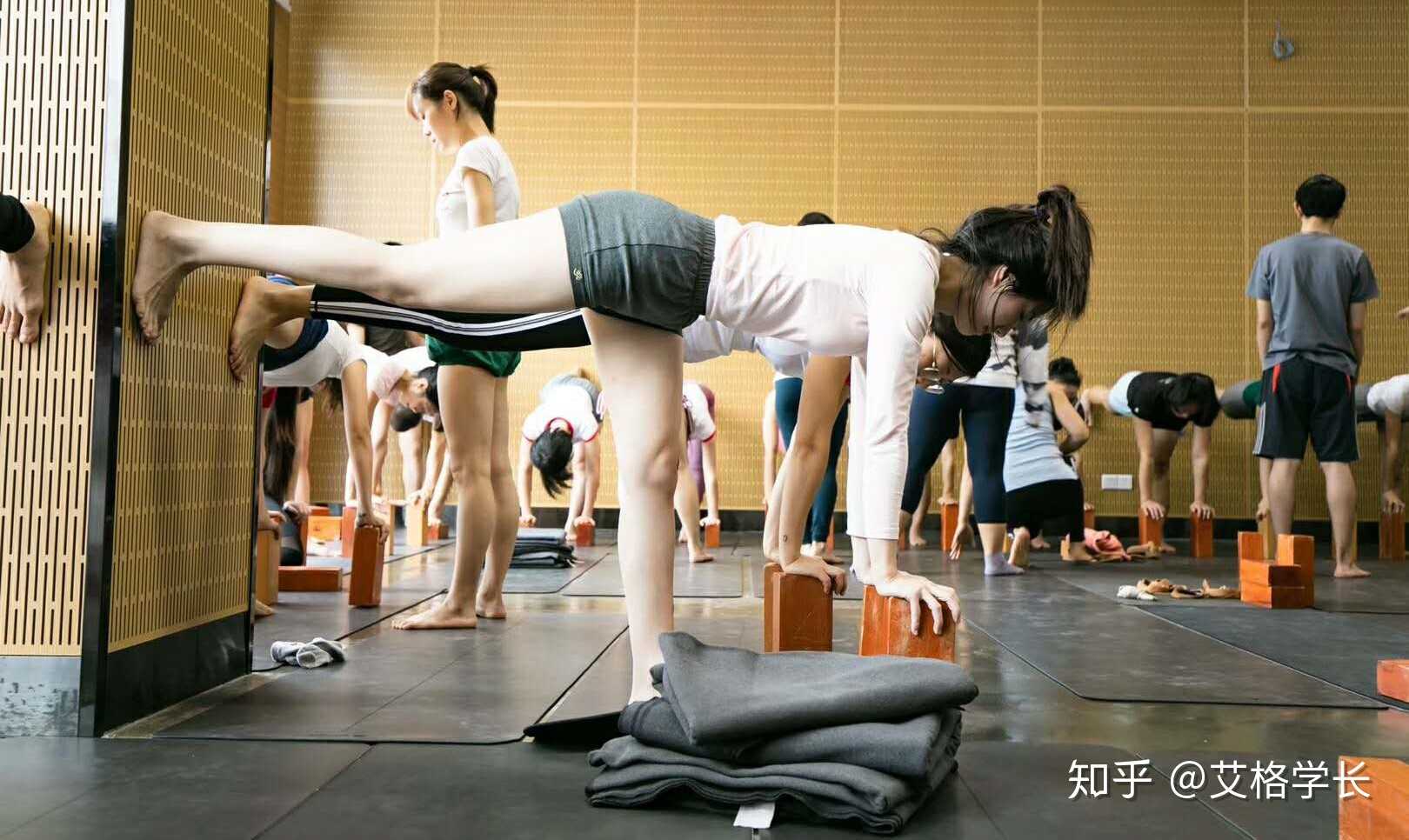 瑜伽是一种光芒,一旦被点燃将永不暗淡.